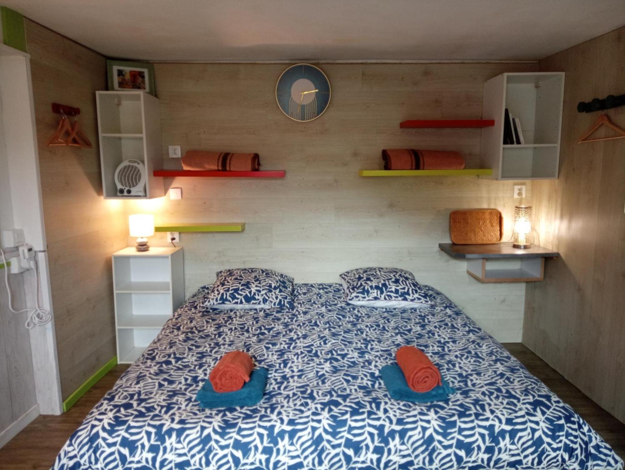 Gites Des Esselards Yzeron Room photo