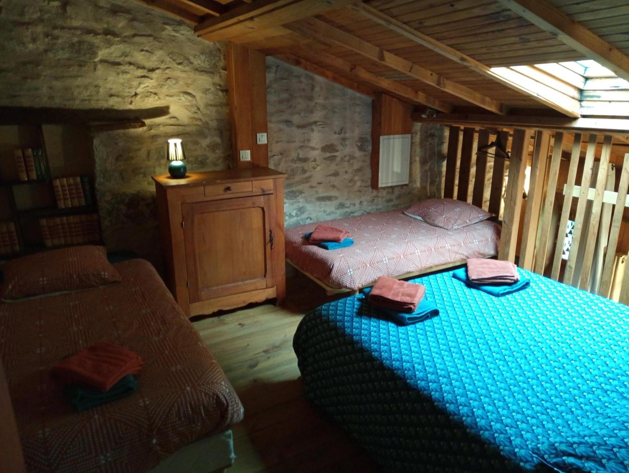 Gites Des Esselards Yzeron Room photo