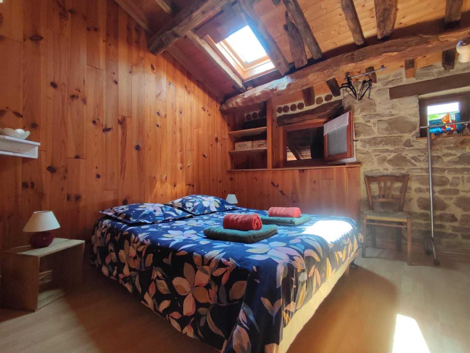 Gites Des Esselards Yzeron Room photo