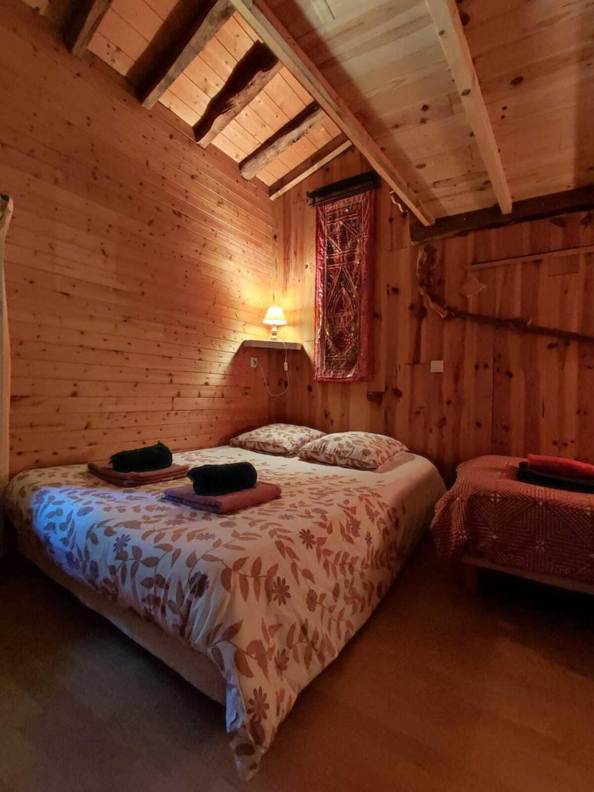 Gites Des Esselards Yzeron Room photo