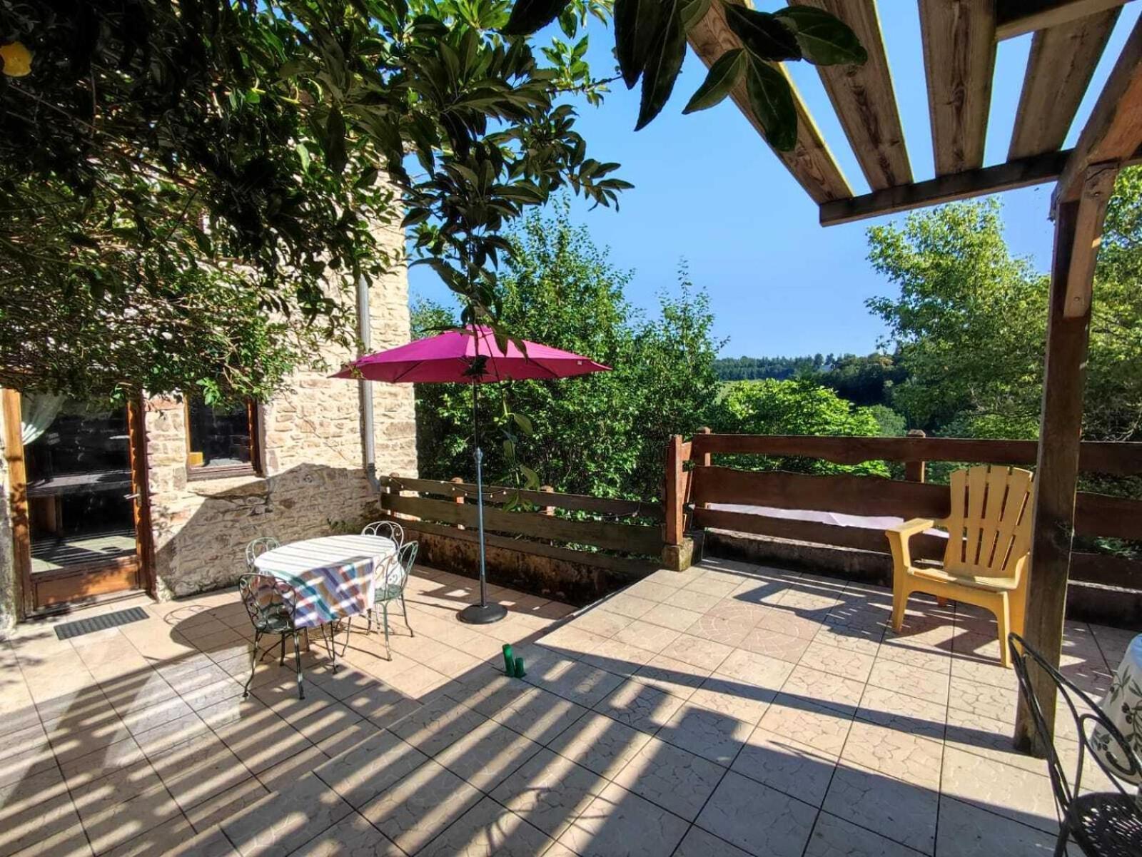 Gites Des Esselards Yzeron Room photo